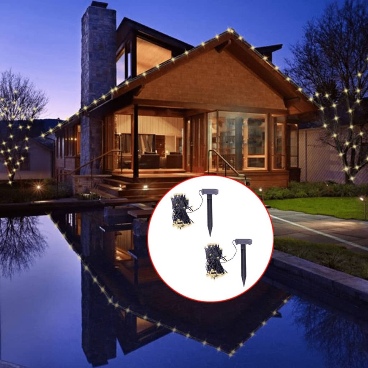 Nachtszenen von einem Haus mit Lichterketten. Zwei Gartenleuchten im Vordergrund.