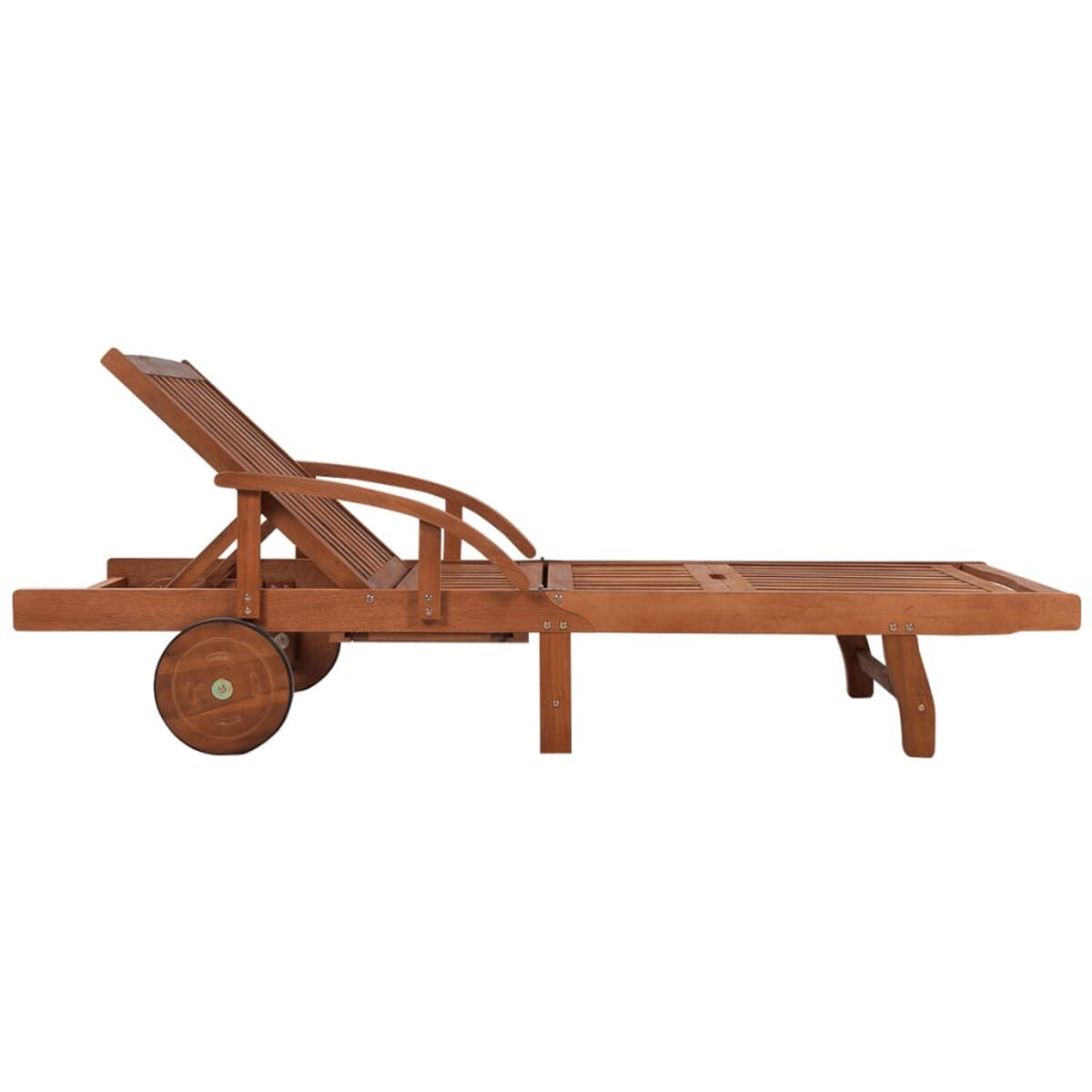 Holz-Sonnenliege mit Rädern und verstellbarer Rückenlehne. Hellbraune Farbe.
