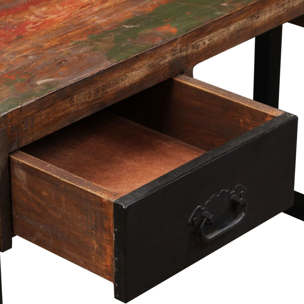 Holztisch mit offener Schublade, schwarzem Griff und Metallbeinen.