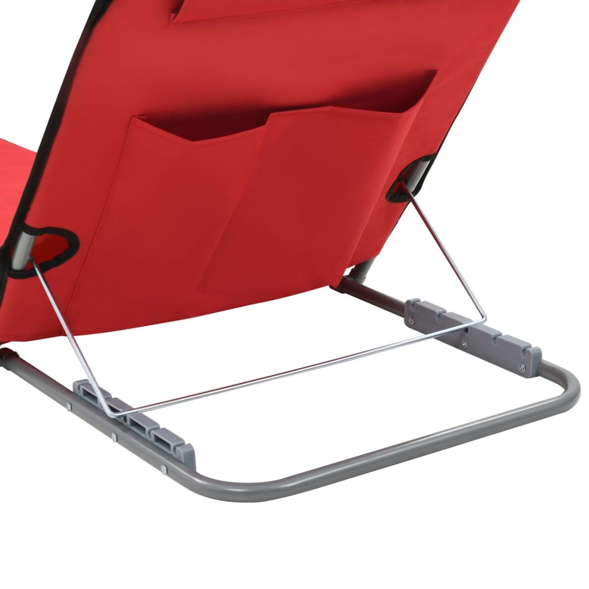 Roter Klapp-Strandstuhl, zeigt die Rückseite mit Taschen und das Metallgestell vor weißem Hintergrund.