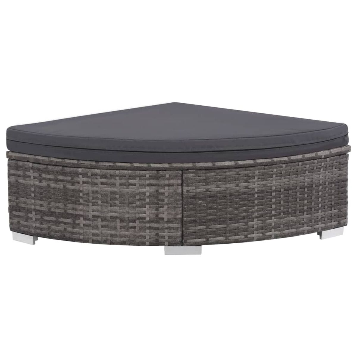 Ein graues, gebogenes Ecksofa mit einem dunkelgrauen Kissen oben drauf.