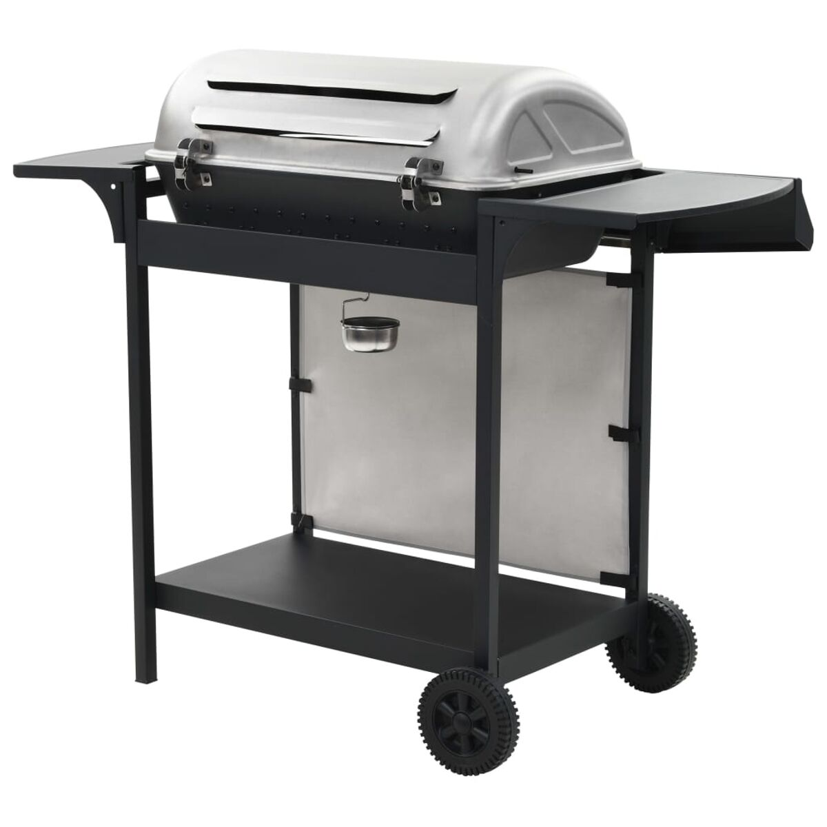 Edelstahlgrill auf schwarzem Wagen. Seitliche Ablagen. Schwarze Räder. Silberne Haube.