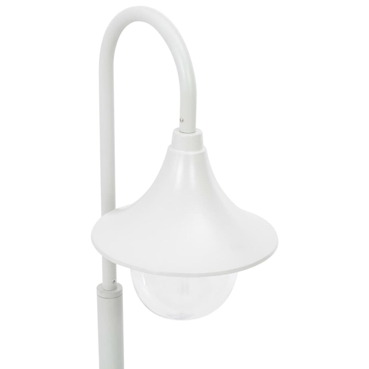 Weißer Außenlampenpfahl. Gebogener Arm mit weißem Lampenschirm und klarer Glaskugel.