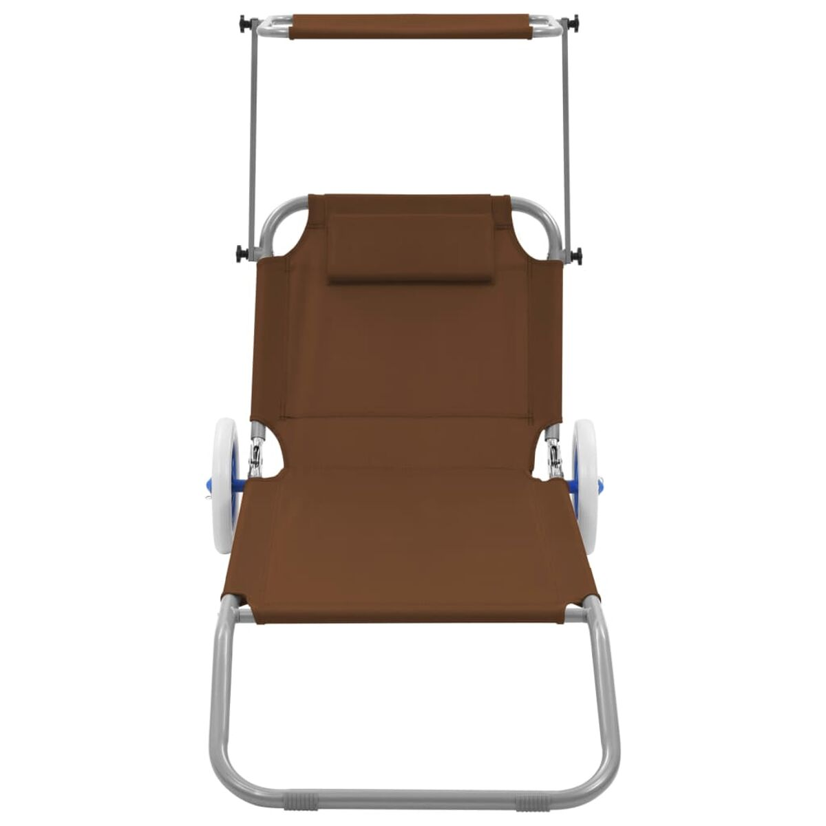 Brauner Strandstuhl mit Rädern und Kopfstütze. Zusammengeklappt und transportbereit. Weißer Hintergrund.