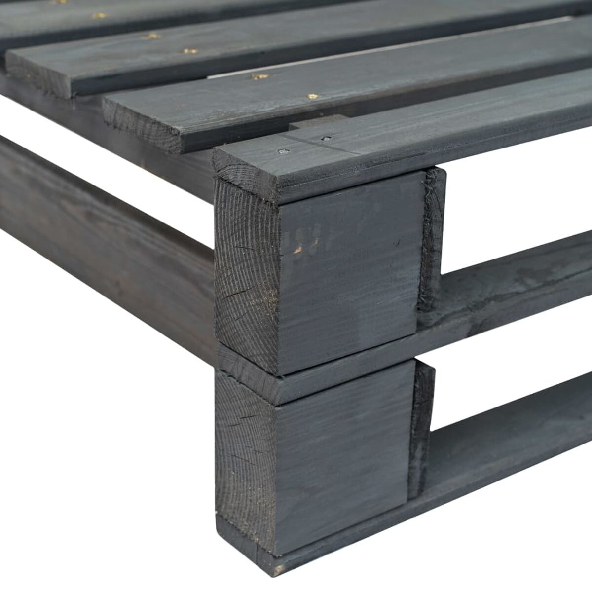 Nahaufnahme einer grauen, hölzernen Palettenecke, die die Holzmaserung und Konstruktion zeigt.