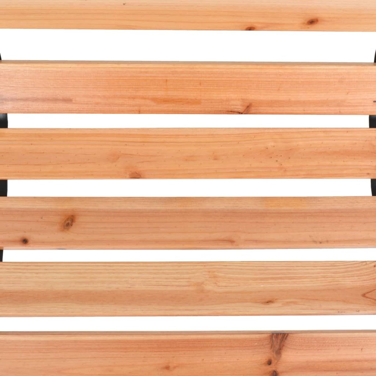 Nahaufnahme von Holzlatten in Braun. Das Bild ist horizontal. Der Hintergrund ist weiß.