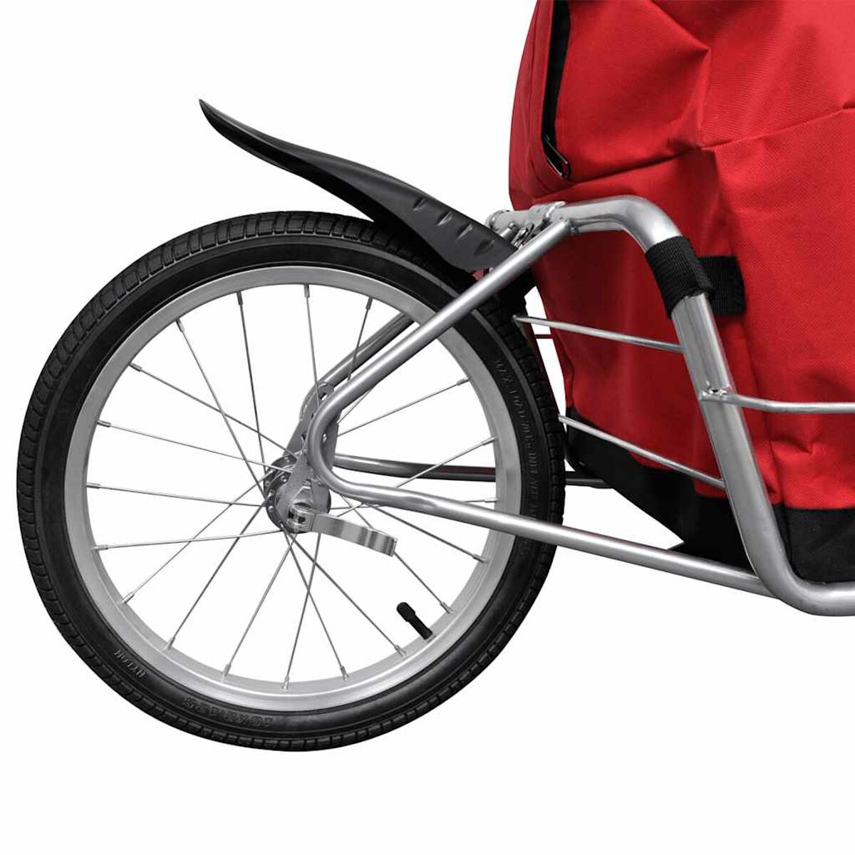 Ein Fahrradanhängerrad, eine rote Tasche und ein Kotflügel. Das Rad ist schwarz und silber.