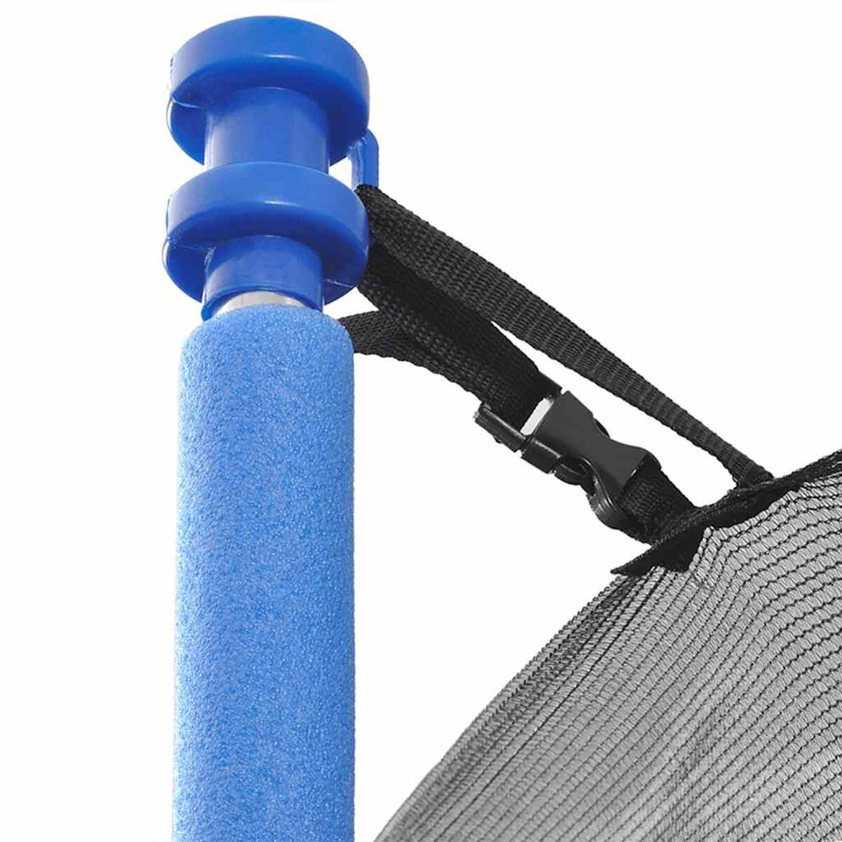 Primo piano di imbottitura in schiuma blu e rete nera su un trampolino.
