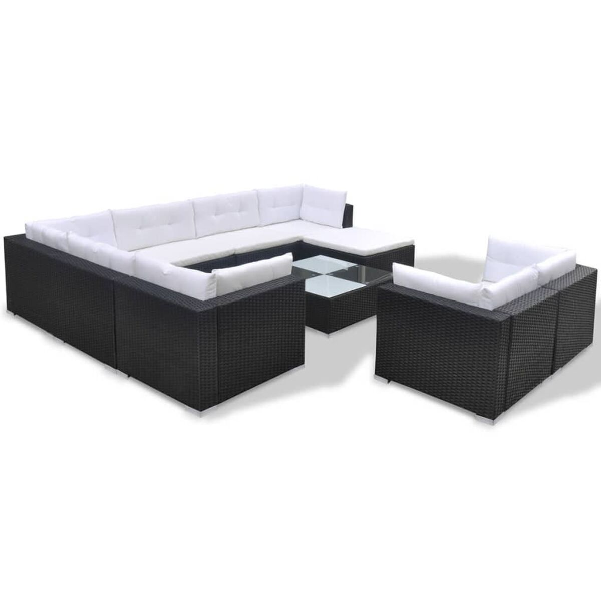 Schwarze Korbmöbel für die Terrasse mit weißen Kissen.