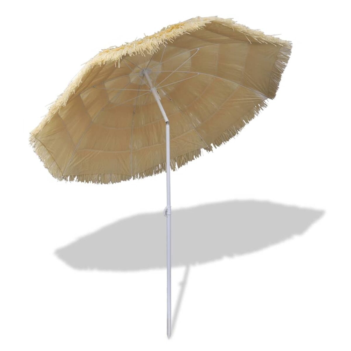 Ein beigefarbener Strandschirm mit weißem Mast.