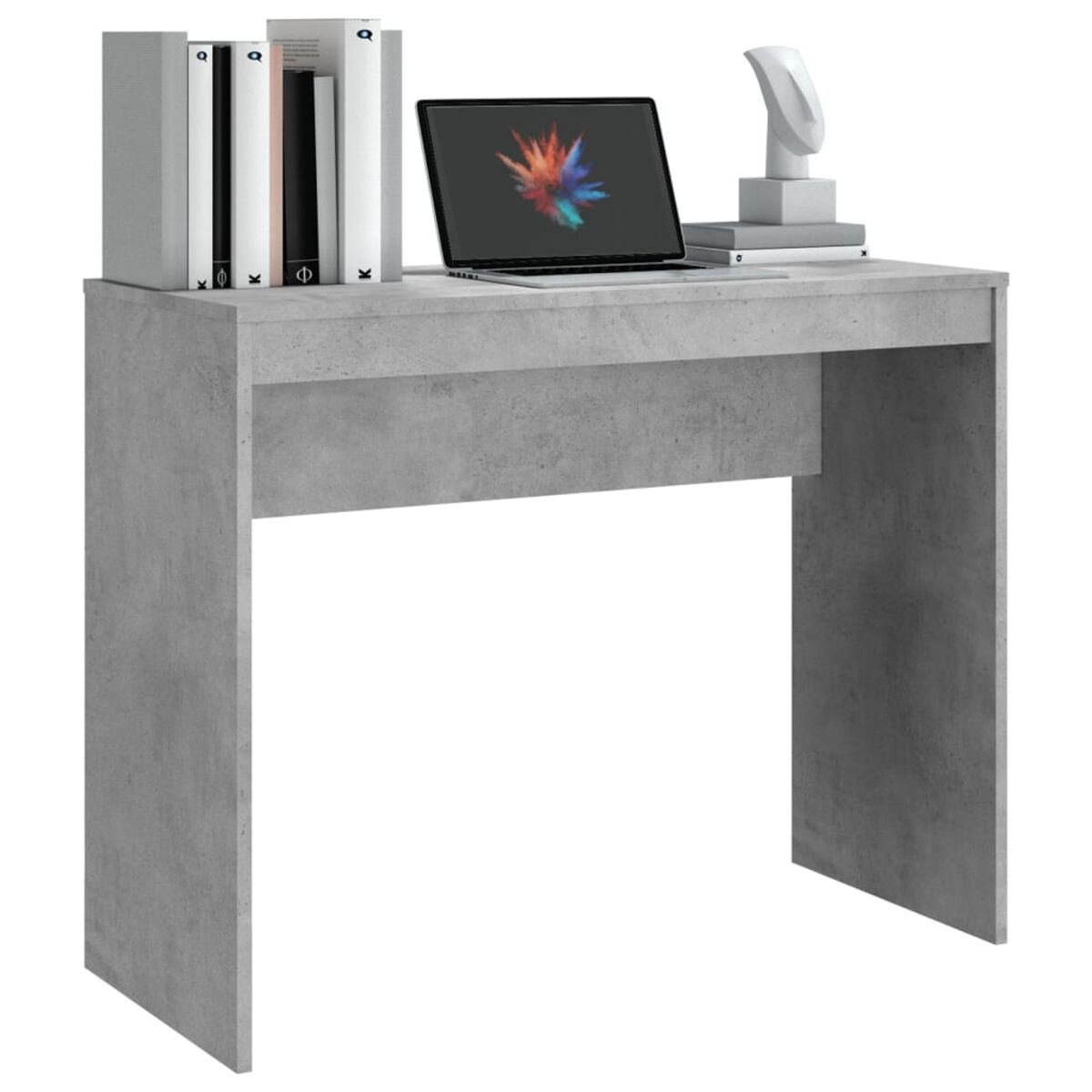 Grauer Schreibtisch mit Laptop, Büchern und Skulptur, auf weißem Hintergrund. Modernes Design.