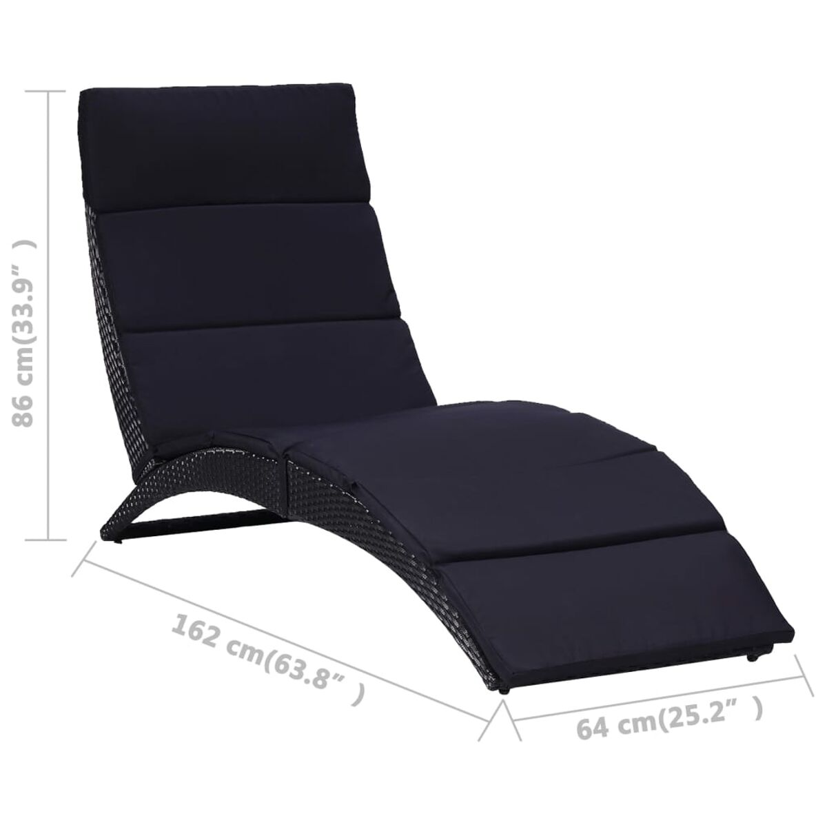Schwarze Rattan-Chaise-Lounge. Gebogenes Design, schwarzes Kissen. Maße in cm.