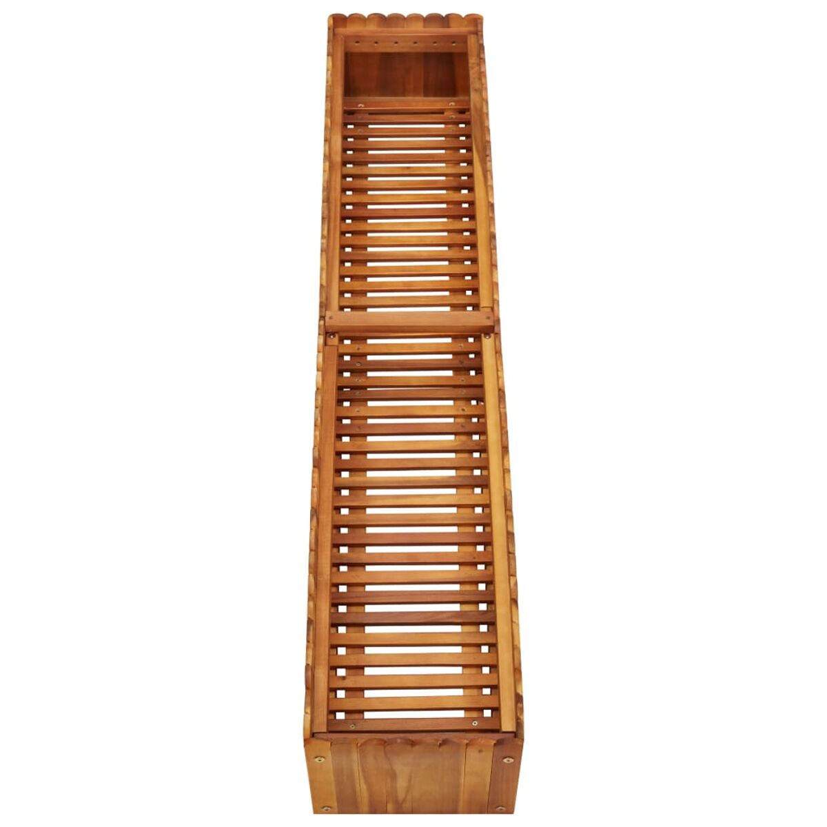 Ein hoher Holzpflanzer mit horizontalen Lamellen, von oben betrachtet.