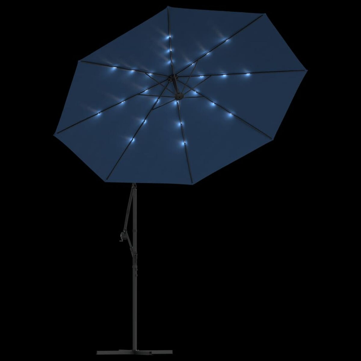 Blauer, offener, beleuchteter Regenschirm mit schwarzem Hintergrund. Lichter sind im Dach.