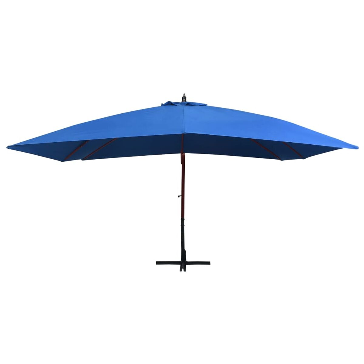 Blauer Outdoor-Sonnenschirm mit Holzrahmen und schwarzem Fuß. Isoliert.