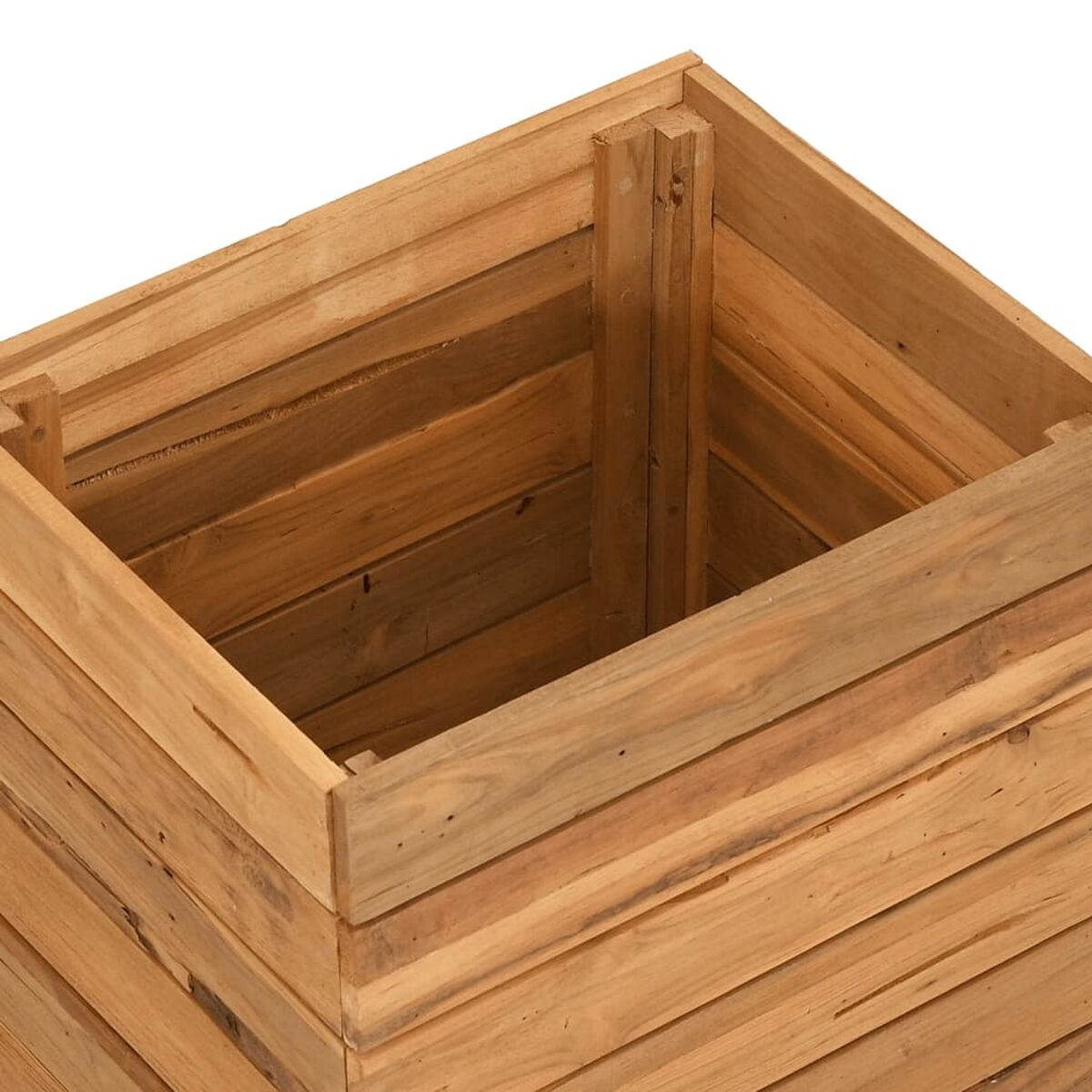 Nahaufnahme eines Pflanzkastens aus Holz. Die Box ist braun und hat eine offene Oberseite.