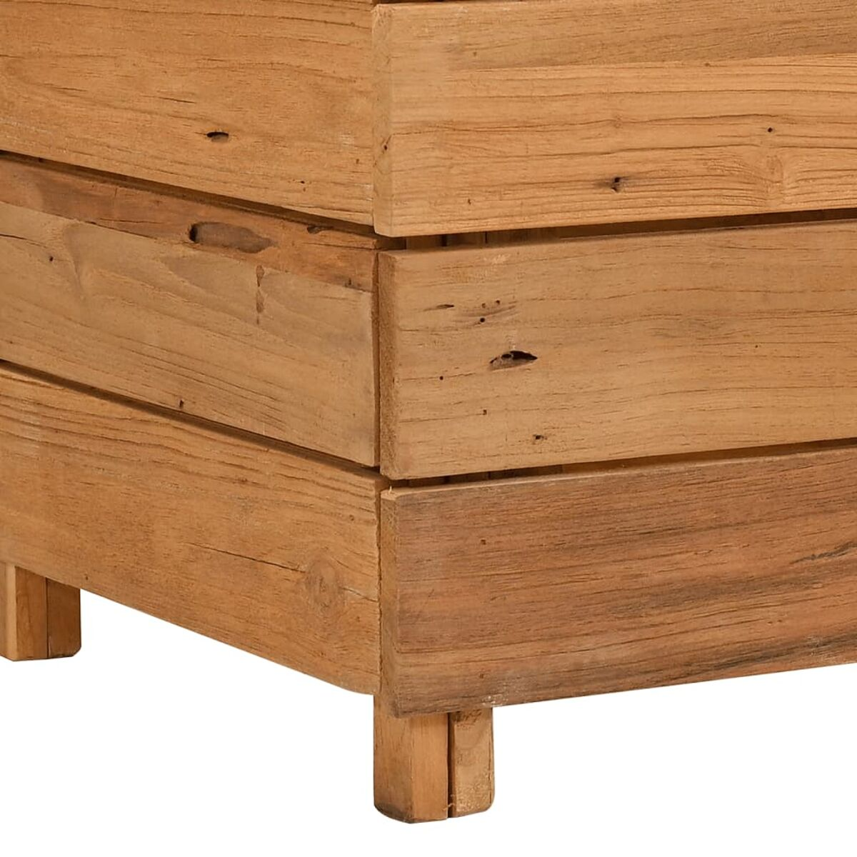 Nahaufnahme einer Holzkonstruktion. Hellbraune Farbe mit sichtbaren Holzmaserungen.