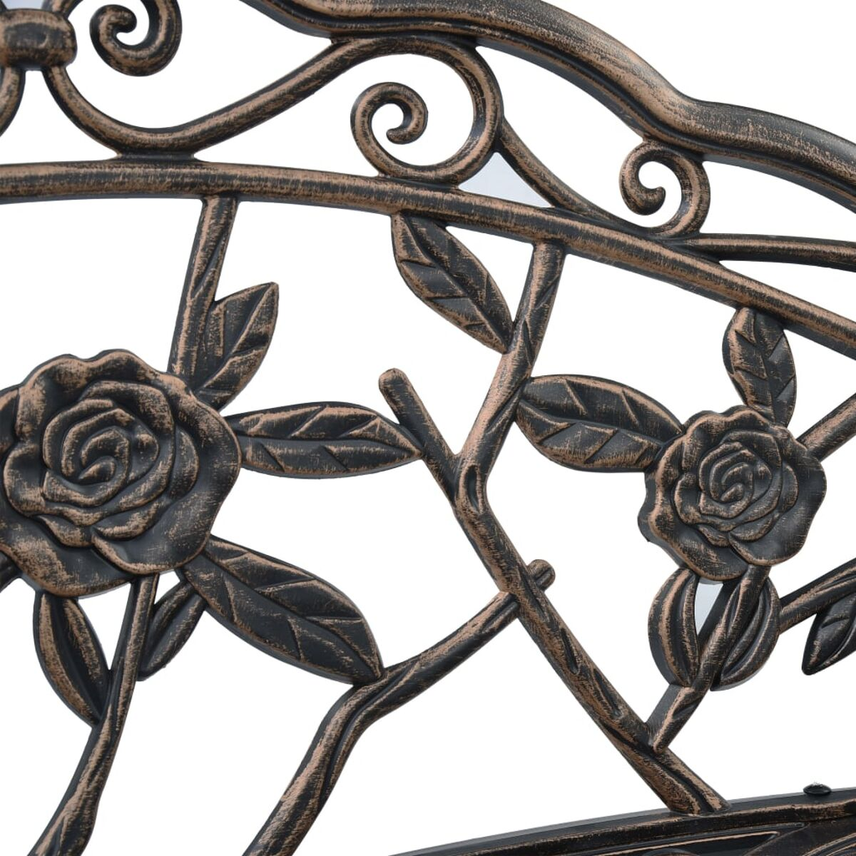 Nahaufnahme von kunstvollen, bronzefarbenen Metallarbeiten mit Rosen- und Blättermustern, weißer Hintergrund.