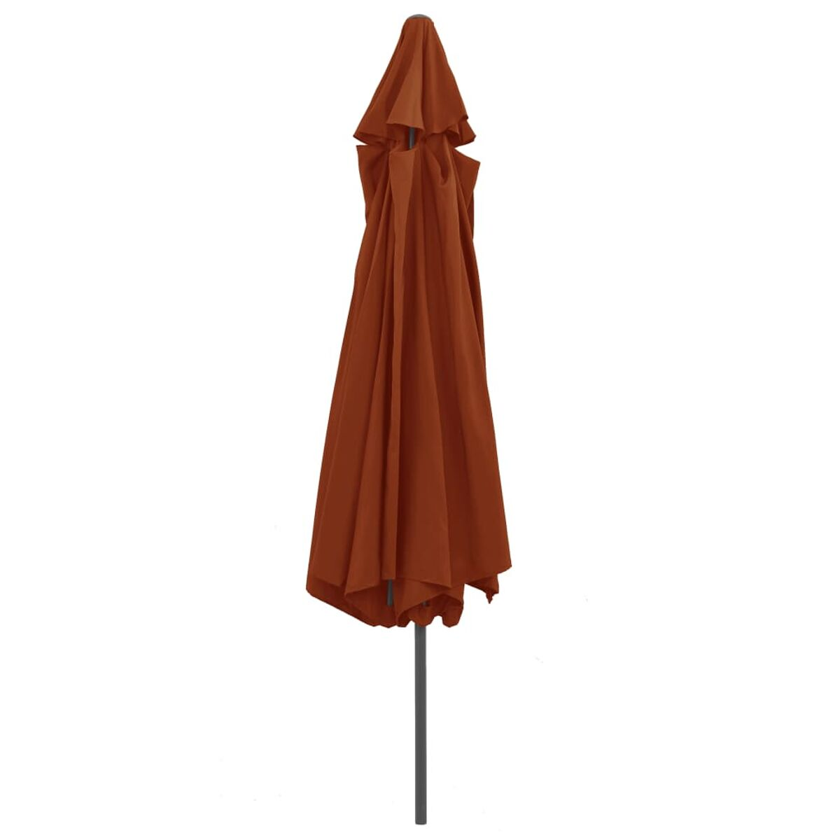 Ein geschlossener, orangefarbener Schirm mit schwarzem Mast vor weißem Grund.