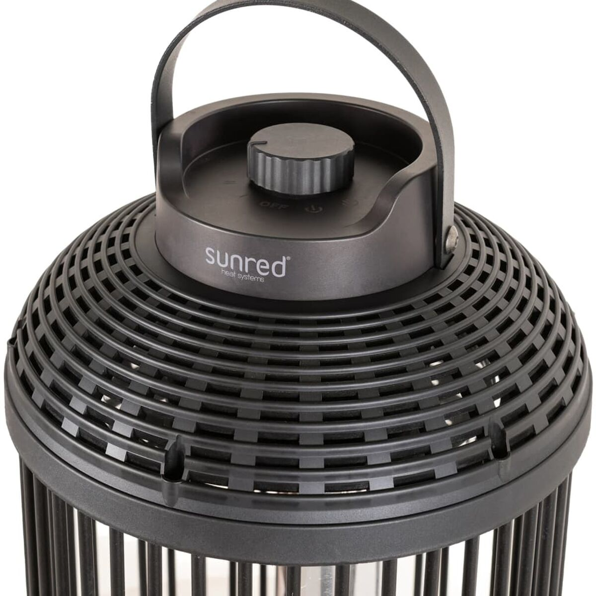 Gros plan sur un radiateur extérieur noir. Il a une poignée et un bouton de commande en haut.