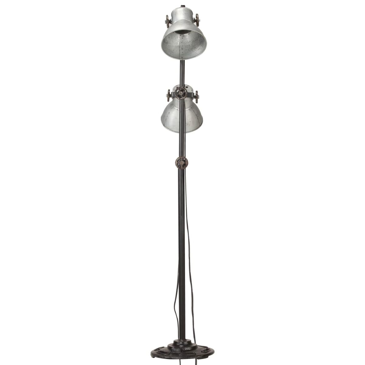 Stehlampe mit zwei silbernen Schirmen. Schwarzer Pfosten und Sockel. Weißer Hintergrund.