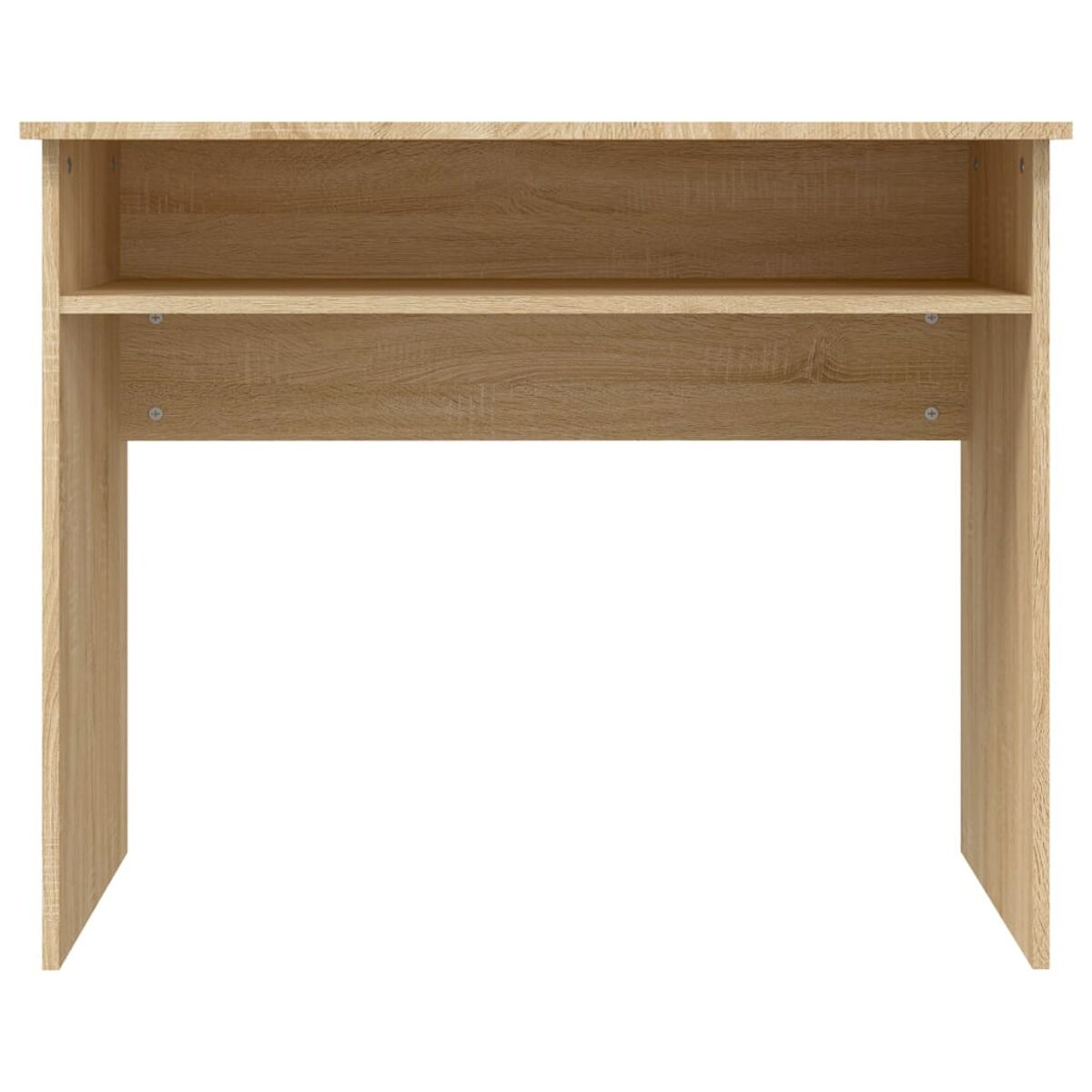 Ein Holzschreibtisch mit einem Regal, mit einer weißen Wand im Hintergrund.