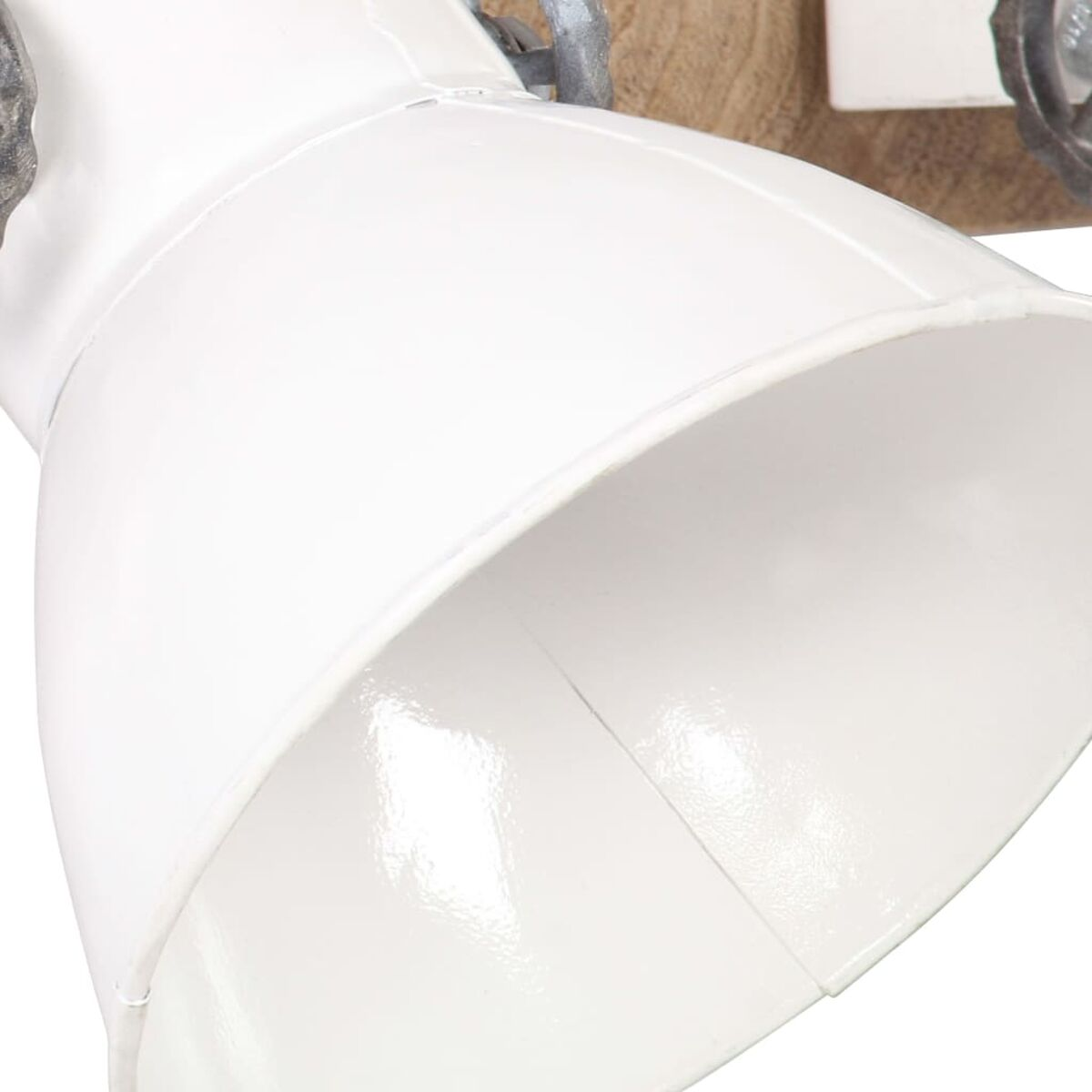 Nahaufnahme einer weißen Lampe mit Holz- und Metallhalterung.