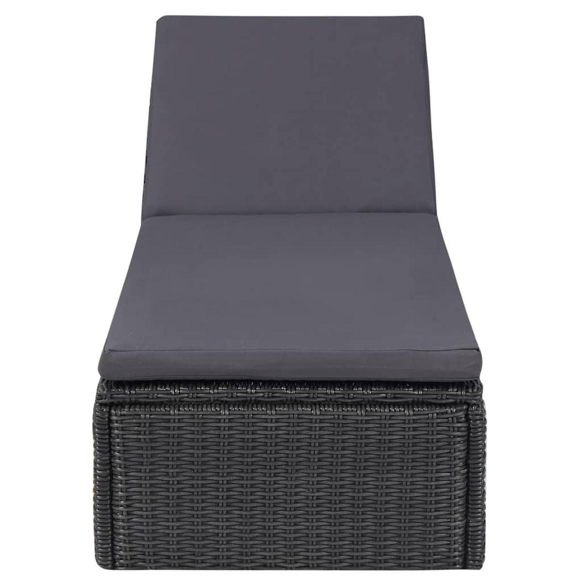 Dunkelgraue Chaiselongue für den Außenbereich mit grauem Kissen. Korbbasis. Weißer Hintergrund.