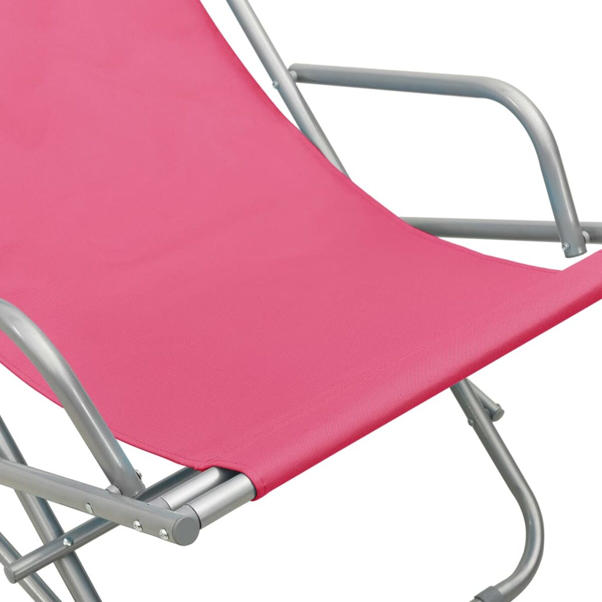 Rosa Klapp-Strandstuhl mit silbernem Rahmen. Der Stoff ist rosa. Der Stuhl ist offen.