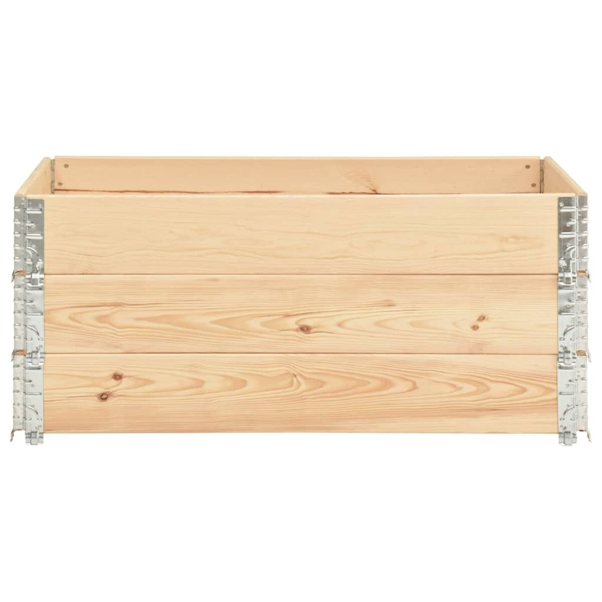 Ein erhöhter Gartenbeet aus Holz mit silbernen Metallhalterungen auf weißem Hintergrund.