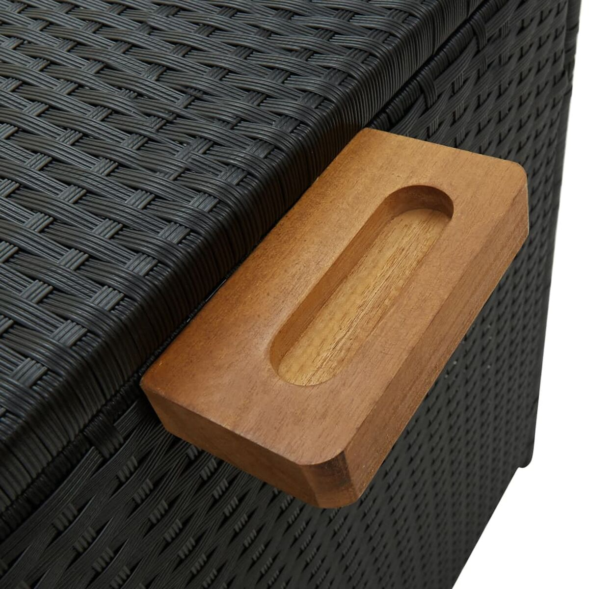 Schwarze gewebte Aufbewahrungsbox mit Holzgriff. Der Griff ist rechteckig mit einem ausgehöhlten Zentrum.