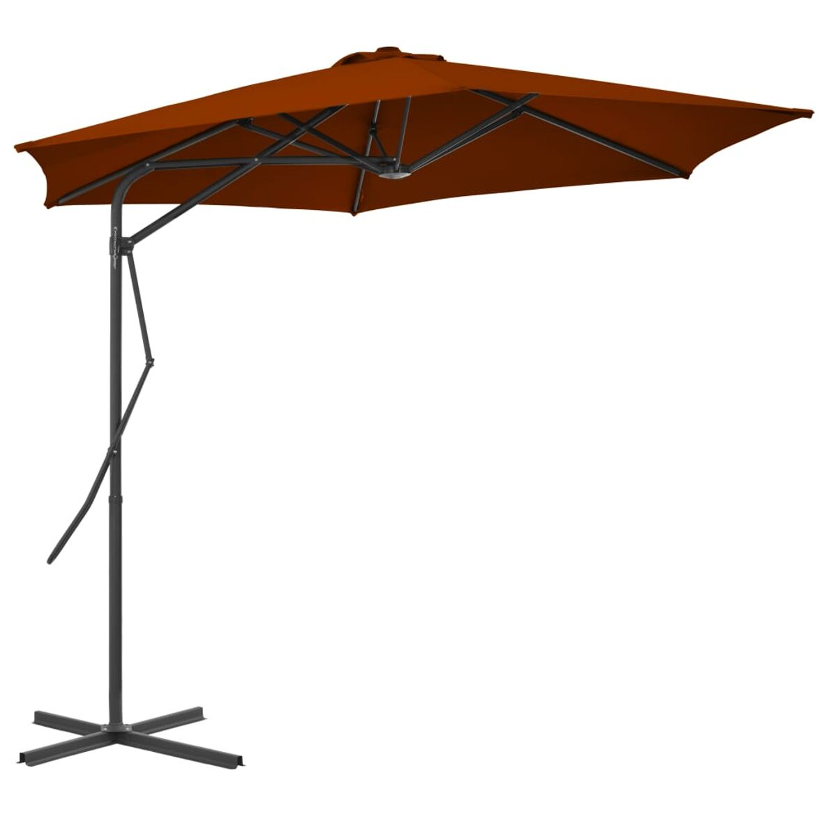 Oranger Ausleger-Regenschirm mit schwarzem Gestell und Fuß. Weißer Hintergrund.