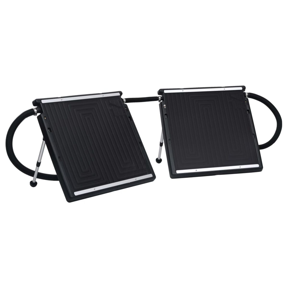 Zwei schwarze Solarpanels mit silbernen Rahmen und gebogenen Rohren, leicht angewinkelt, vor weißem Hintergrund.