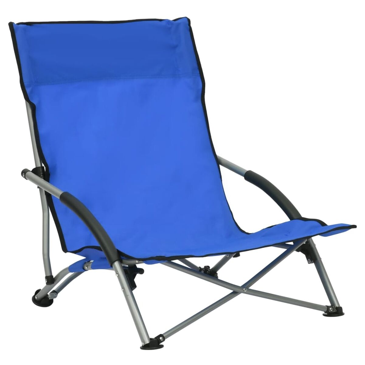 Ein blauer Strandstuhl mit schwarzem Rahmen, vor weißem Hintergrund.