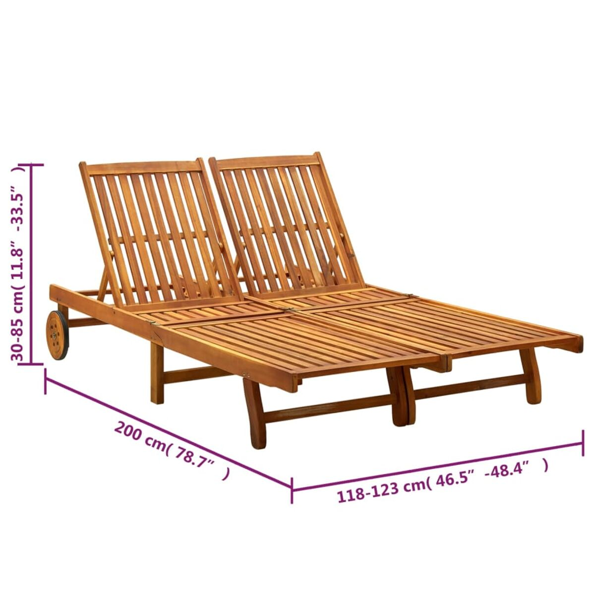 Doppelte Holz-Chaiselongue mit Rädern. Sie steht auf weißem Grund.