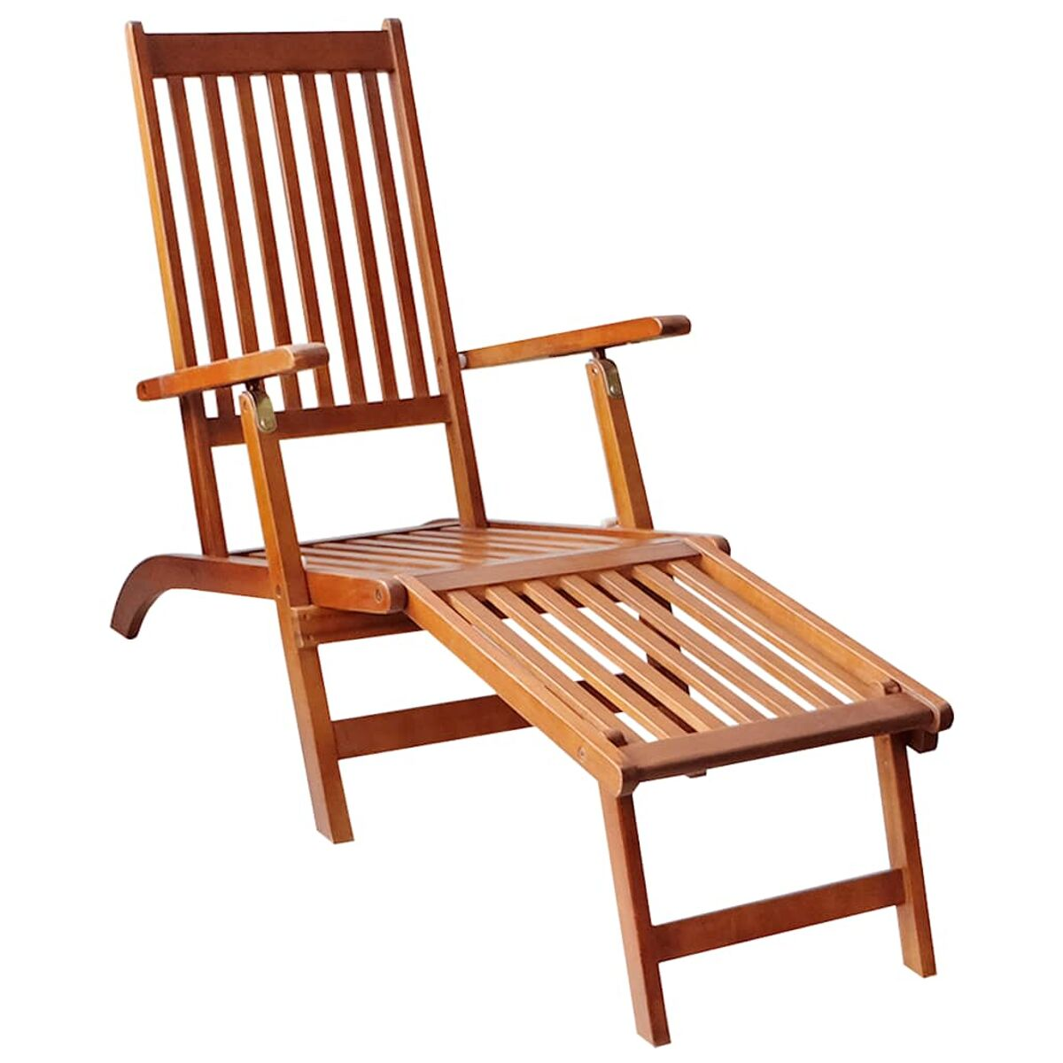 Liegestuhl aus Holz mit Fußstütze. Er ist braun und hat Armlehnen.
