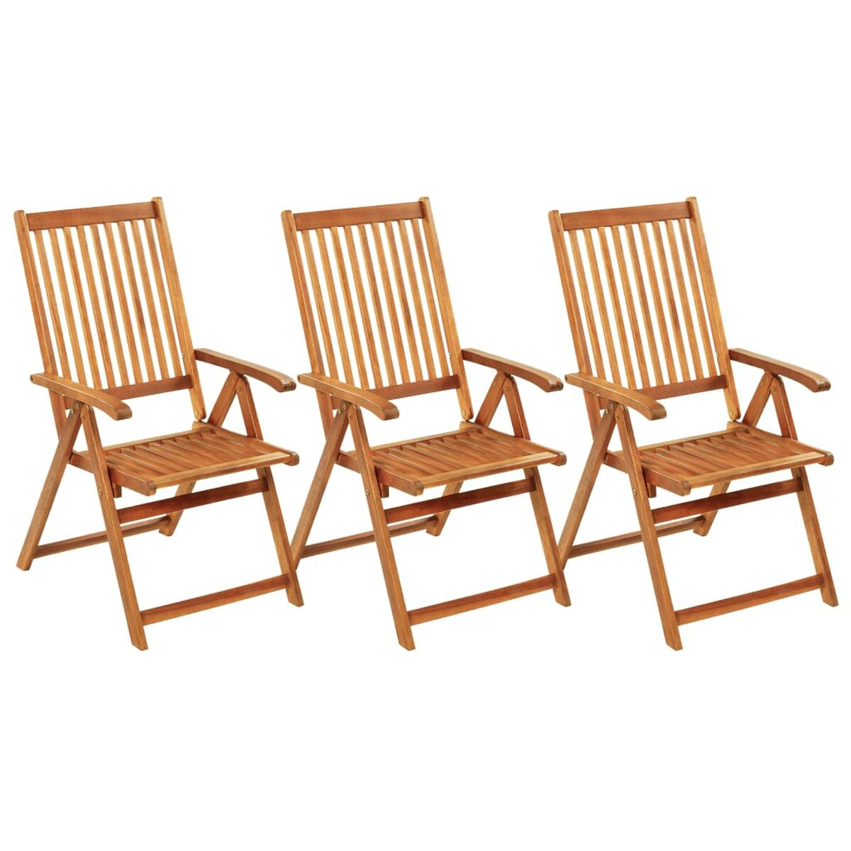 Drei Holzklappstühle, jeweils mit Armlehnen, vor weißem Hintergrund, ideal für den Außenbereich.