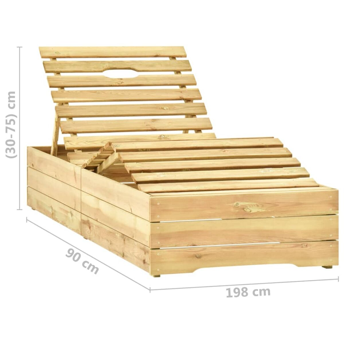 Sonnenliege aus Holz mit verstellbarer Rückenlehne. Helles Holz. Weißer Hintergrund.