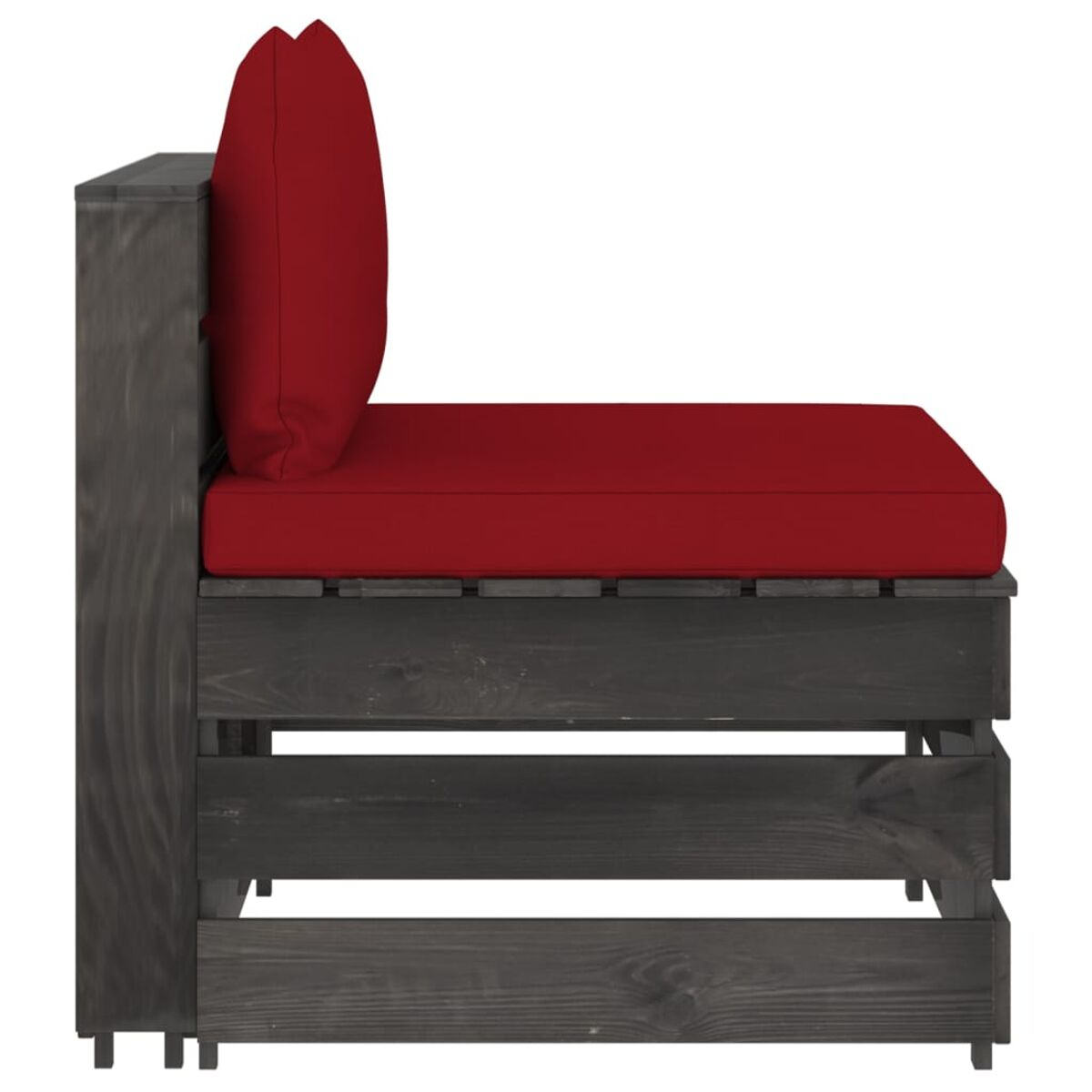 Ein hölzernes Palettensofa-Element mit rotem Kissen und Kissen. Es wird an eine Wand gestellt.