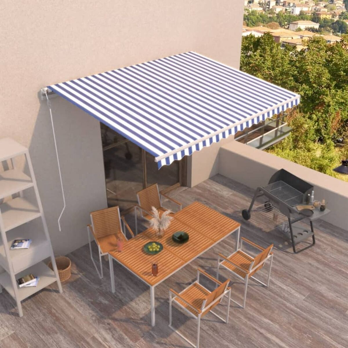 Eine Terrasse mit Möbeln und Markise.