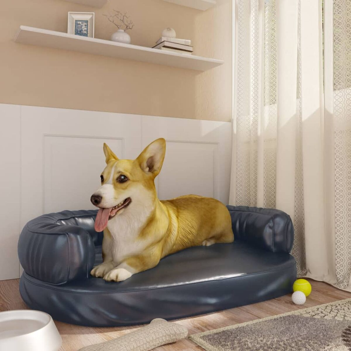 Ein Corgi auf einem blauen Hundebett, Zunge heraus. Spielzeug und ein Fenster im Hintergrund.