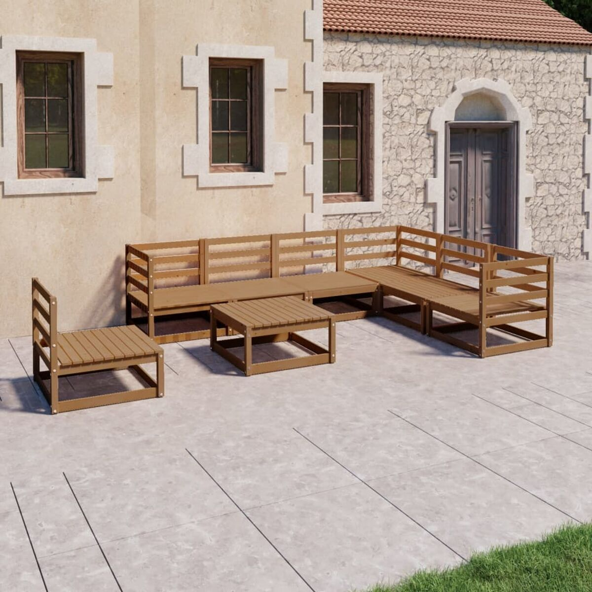 Braunes Holz-Outdoormöbel-Set, umfasst einen Tisch, Stühle und ein Sofa auf einer Terrasse, Außenwand.