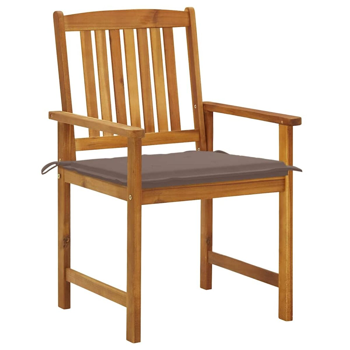 Ein Holzstuhl mit Armlehne und braunem Kissen. Er hat eine Sprossenlehne und vier Beine.