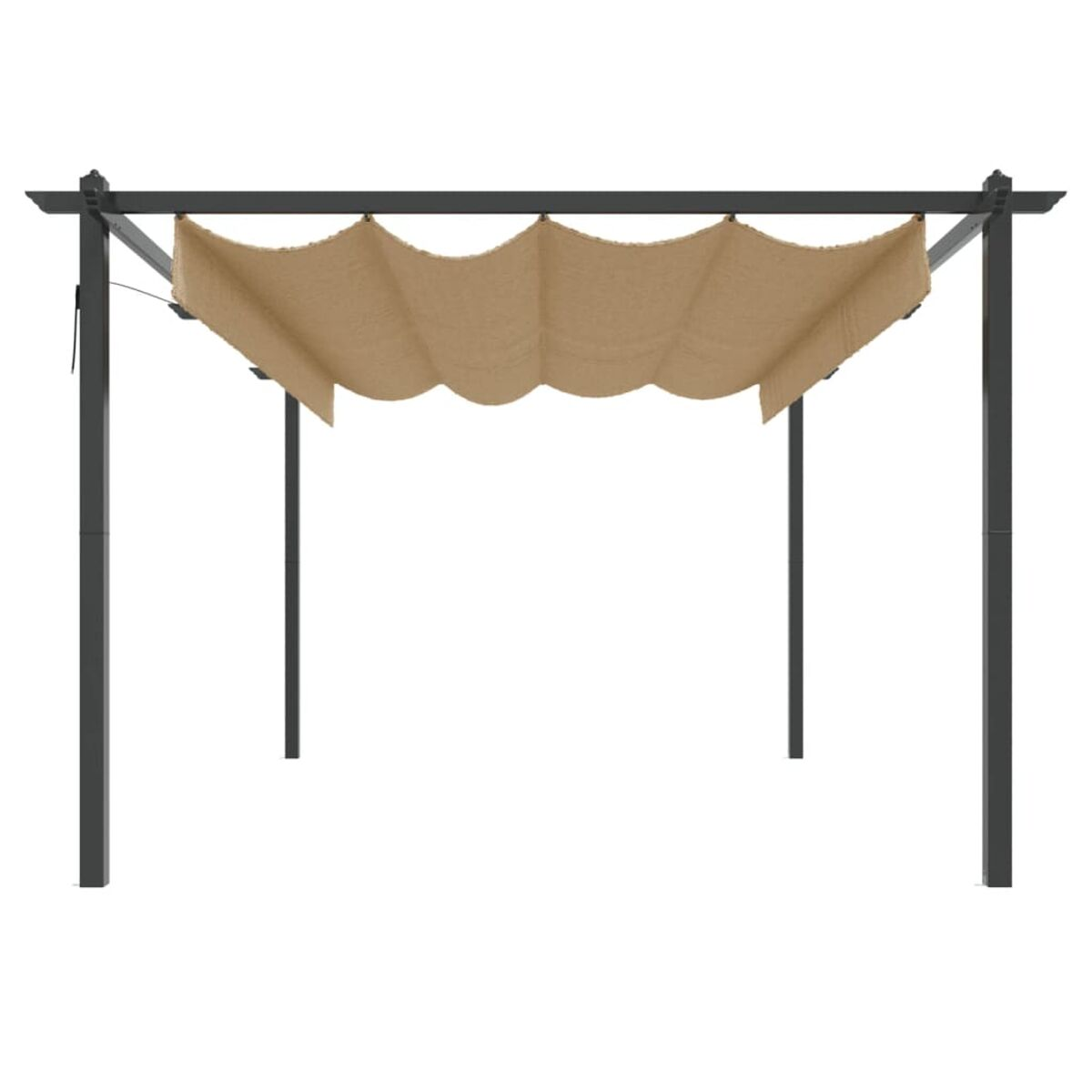 Eine schwarze Pergola mit beigefarbenem Stoffdach vor weißem Hintergrund.