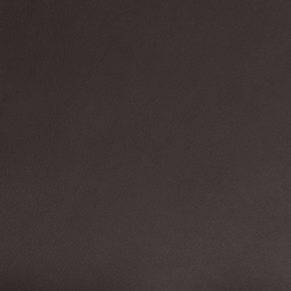 Primer plano de una superficie de cuero marrón oscuro. El cuero tiene una ligera textura.