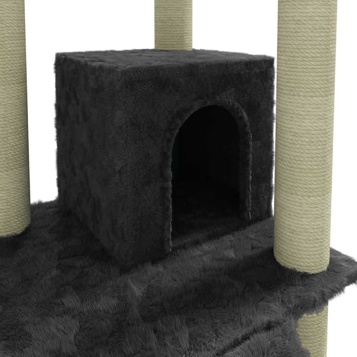 Katzenbaum mit einem schwarzen, flauschigen, würfelförmigen Versteck und beigen Säulen. Beige Teppichbasis. Weißer Hintergrund.