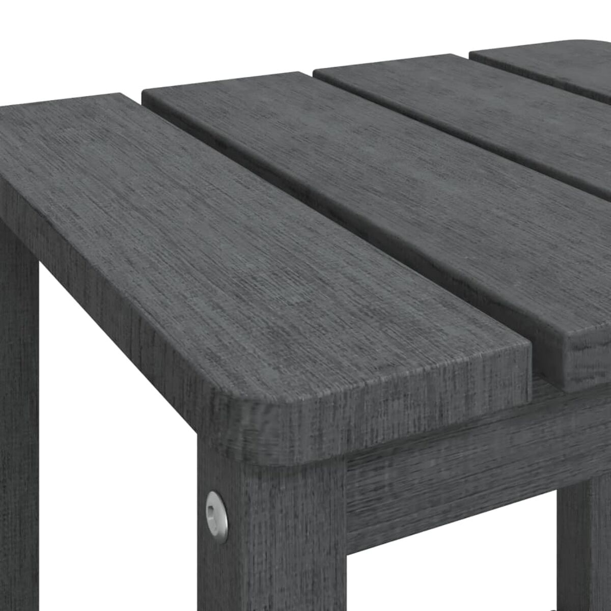Nahaufnahme eines grauen Holztisches mit Lamellen. Holzmaserung sichtbar, weißer Hintergrund.