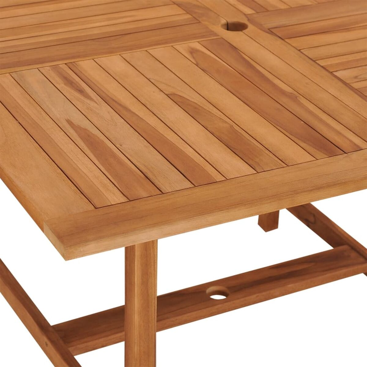 Holztisch mit quadratischer Platte und Loch. Der Tisch ist aus hellbraunem Holz.