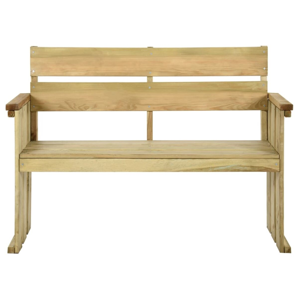 Holzbank mit Rückenlehne und Armlehnen. Helle Holzfarbe. Einfacher weißer Hintergrund.