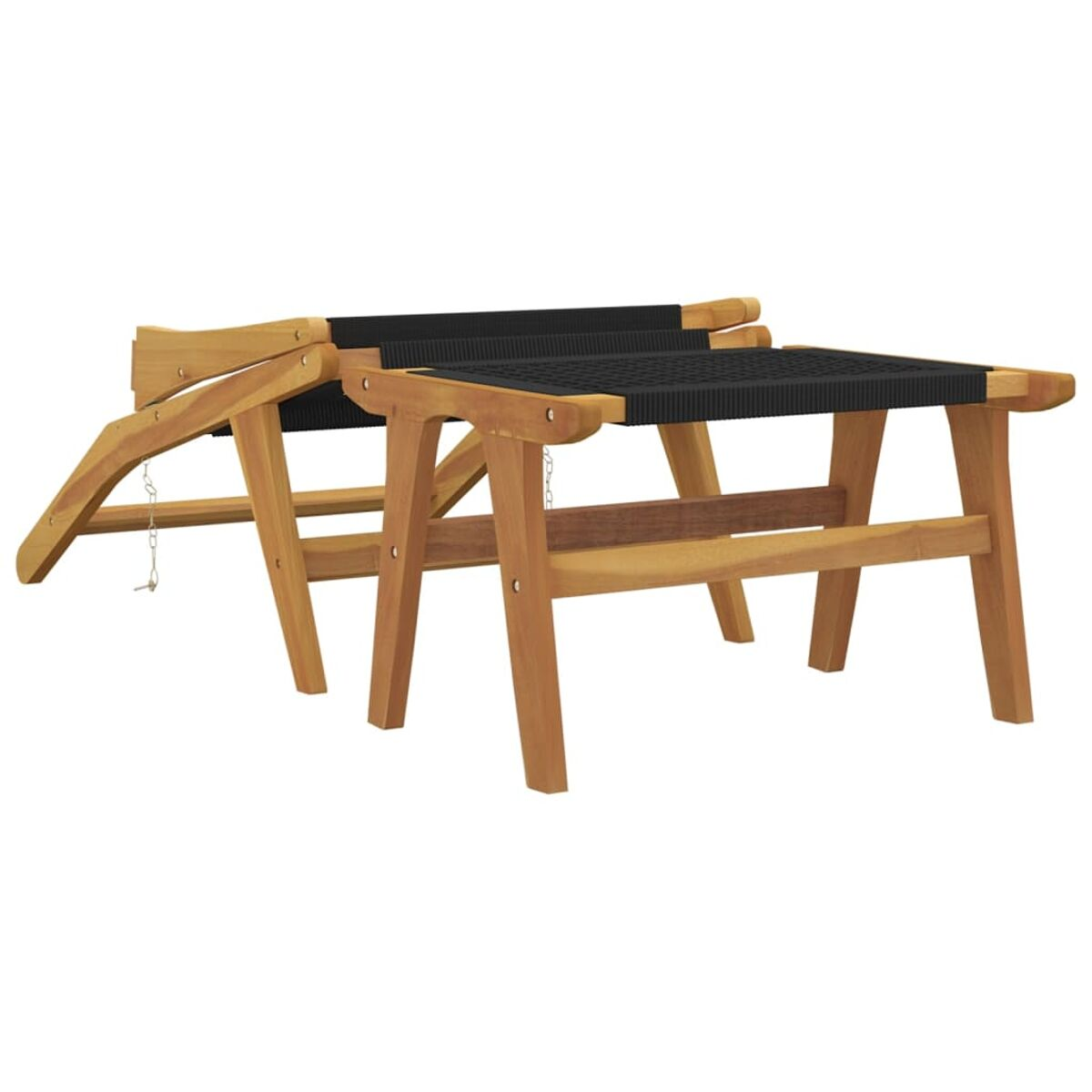 Zwei Fußhocker aus Holz mit schwarzen, gewebten Sitzflächen. Sie sind zueinander geneigt.